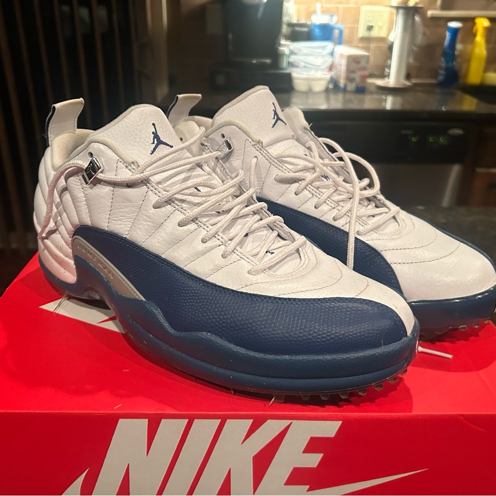 Nike Men's White and Navy Athletic Golfing Shoes